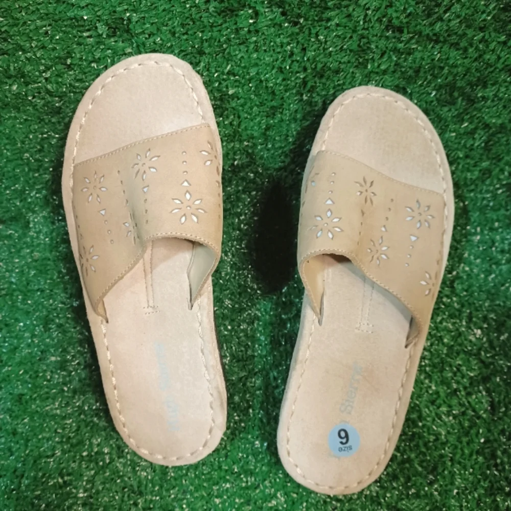 HIGH SIERRA, TAN SLIP-ON SANDALS, SIZE: 6